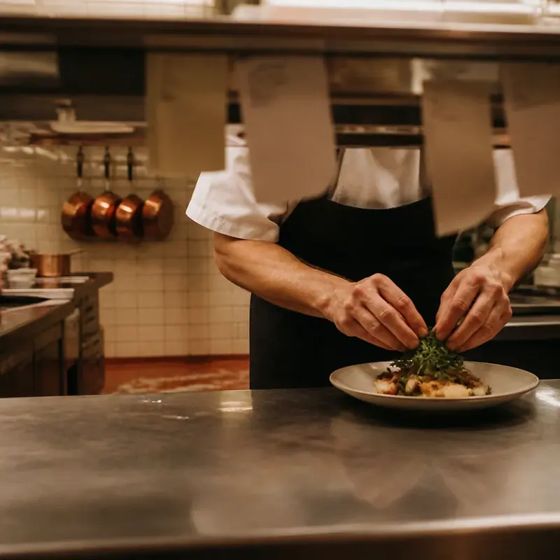 Passagem da cozinha do Figueira em serviço