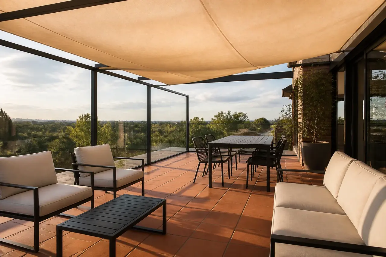 Terraço Sul coberto ao fim da tarde